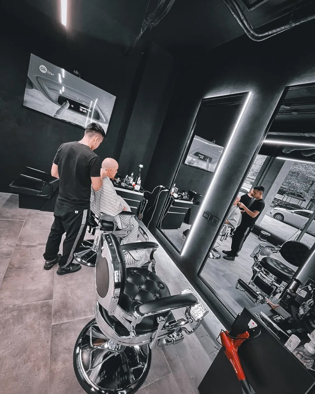 Sillones de barbería en The New Elite Studio